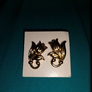 Avon Flower earrings